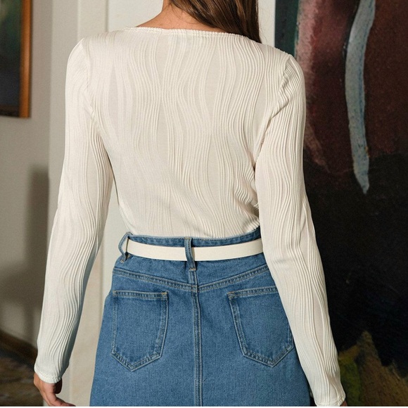 White top - Picture 2 of 3